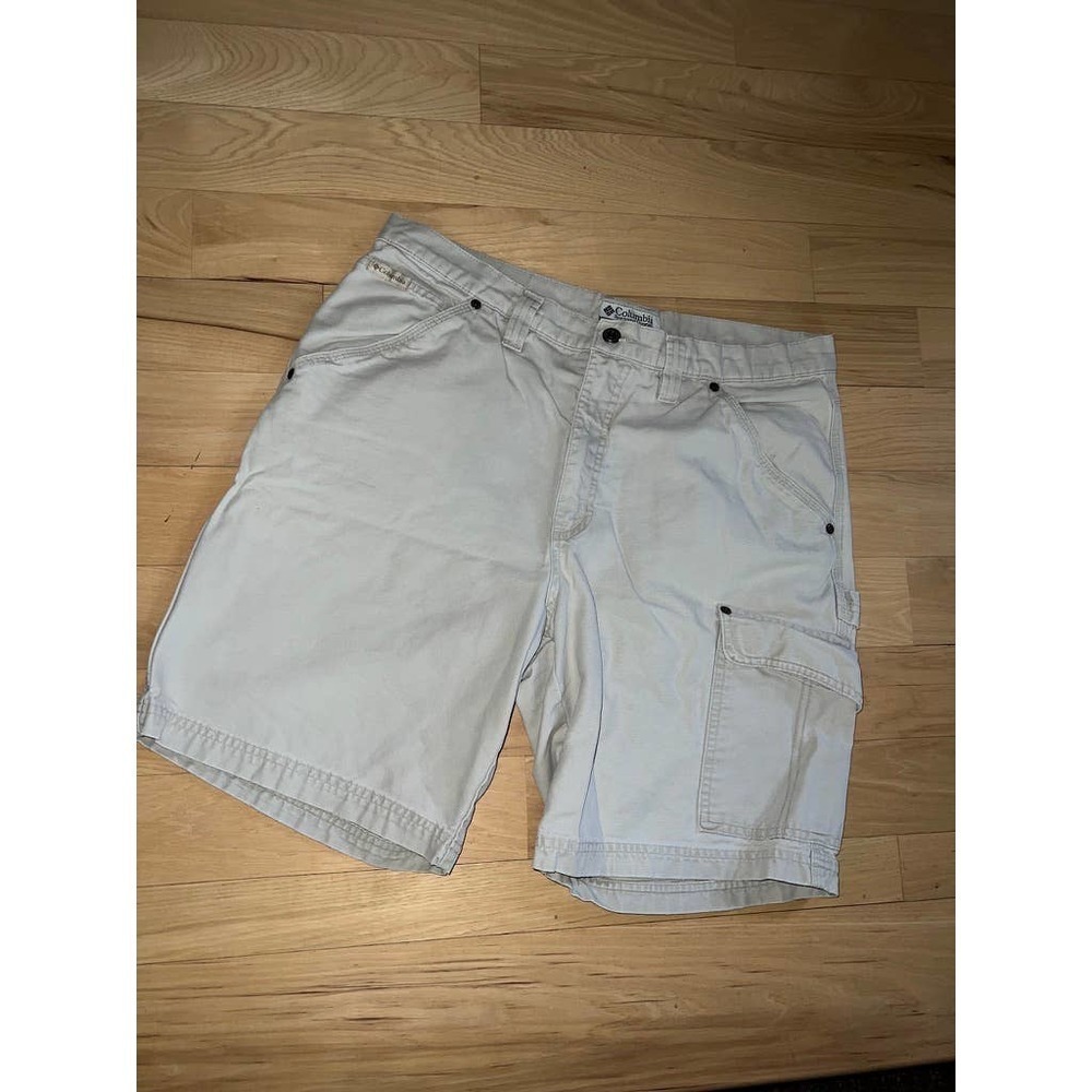 Columbia Cream Cargo Shorts - Picture 2 of 6